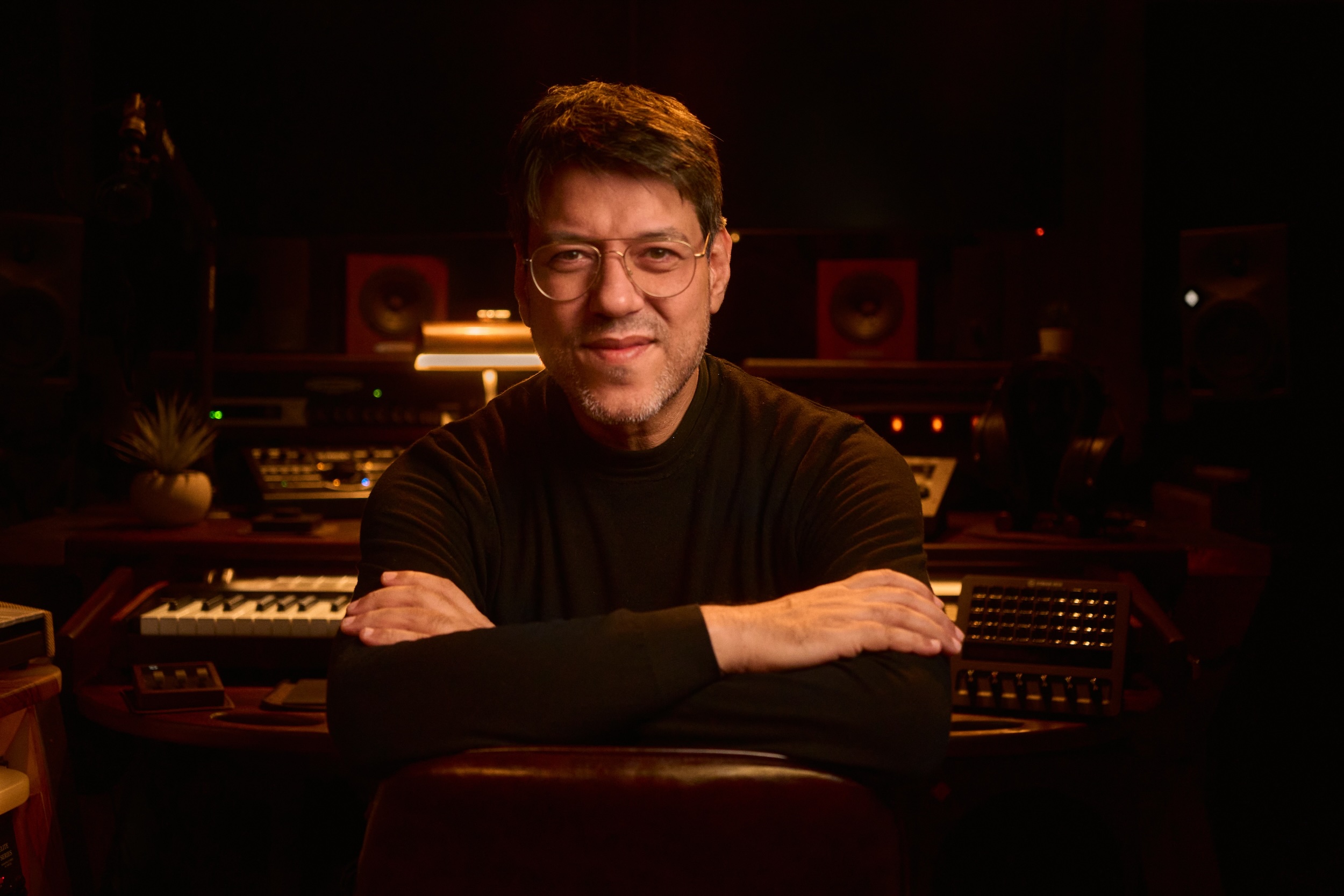 Josvi Muñoz in the recording studio